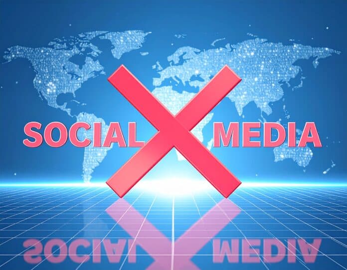 Firefly_la palabra redes sociales en primer plano con una x cancelando, detras de esto logoti 363653